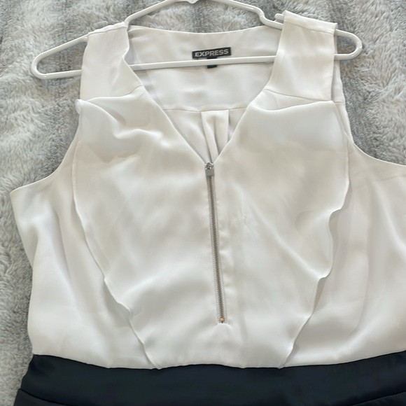 EXPRESS ROMPER WITH POCKETS!!! - Picture 3 of 6